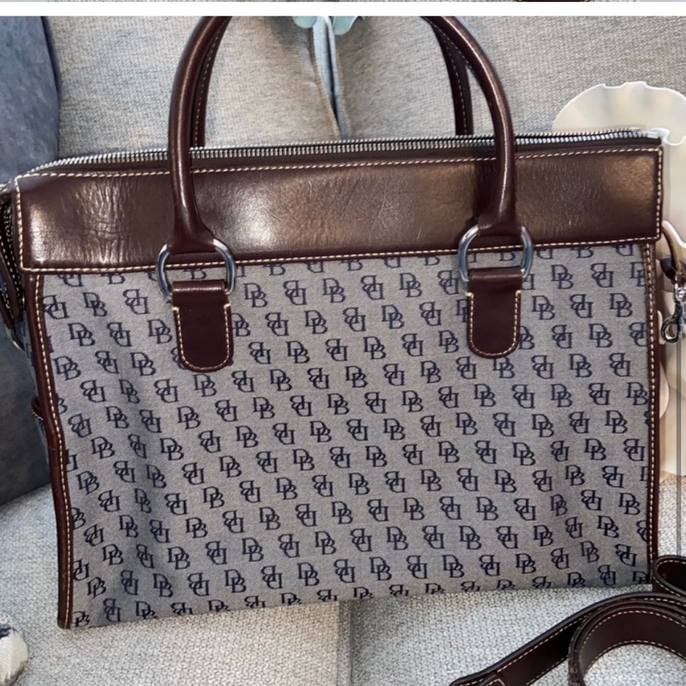 EUC. DOONEY & BOURKE BAG - Picture 5 of 8